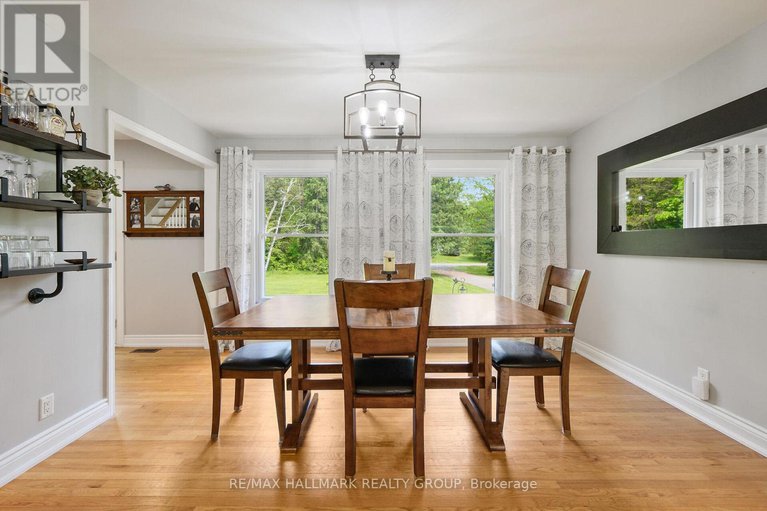 28552102/1430-royal-maple-drive/cumberland-ridge/ottawa/ontario/K4C1B5_12