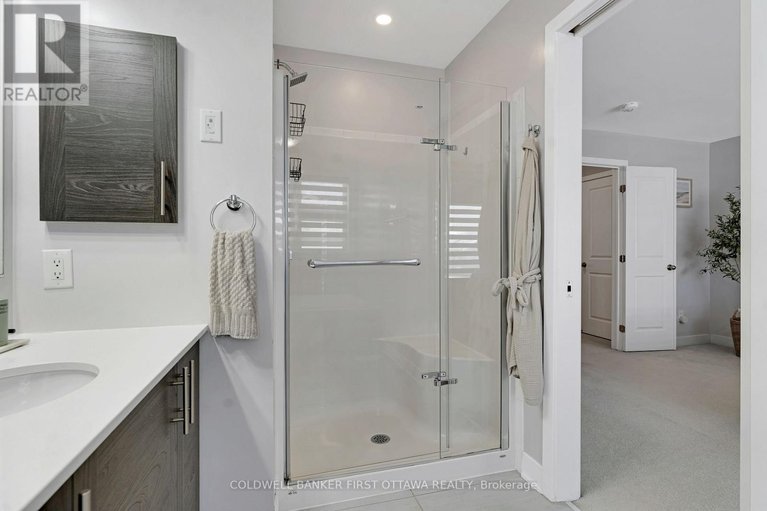 29465691/422-markdale-terrace/riverside-southgloucester-glen/ottawa/ontario/K4M0E2_26