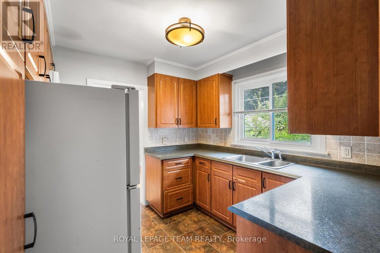 28819611/31-savuto-way-street/meadowlandscrestview/ottawa/ontario/K2G2S9_17
