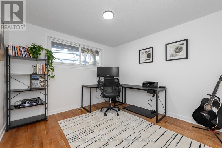 29585556/20-mulvagh-avenue/borden-farmstewart-farmcarleton-heightsparkwood-hills/ottawa/ontario/K2E6M6_28