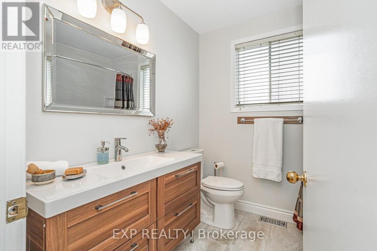28799326/6084a-vineyard-drive/convent-glen/ottawa/ontario/K1C2M5_21