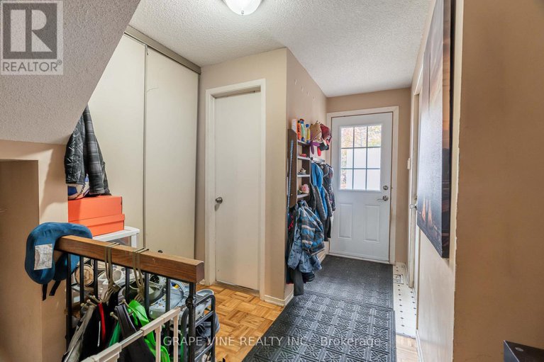 28512163/b-30b-castlebrook-lane/centrepointe/ottawa/ontario/K2G5G5_3
