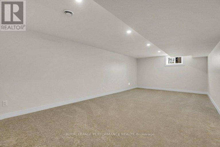 29470897/624-clarke-avenue/castle-heightsrideau-high/ottawa/ontario/K1K0Y7_30