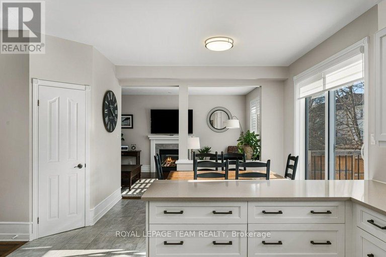 29614410/8-thunderbird-crescent/bridlewood/ottawa/ontario/K2M2V7_16