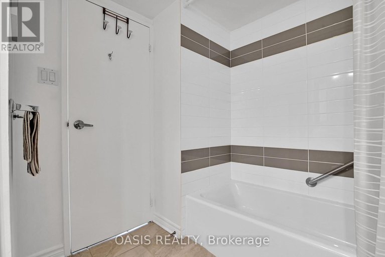 29432308/1108-2760-carousel-crescent/emerald-woodssawmill-creek/ottawa/ontario/K1T2N4_21