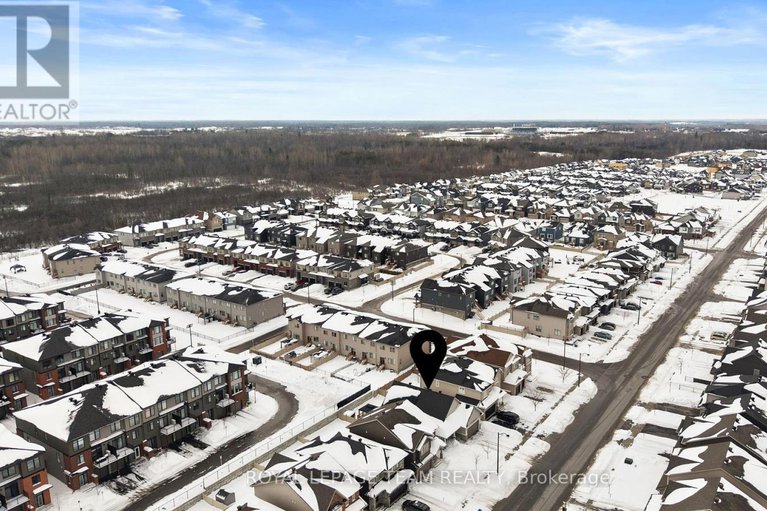 29419268/111-dun-skipper-drive/blossom-parkkemp-parkfindlay-creek/ottawa/ontario/K1X0G1_48