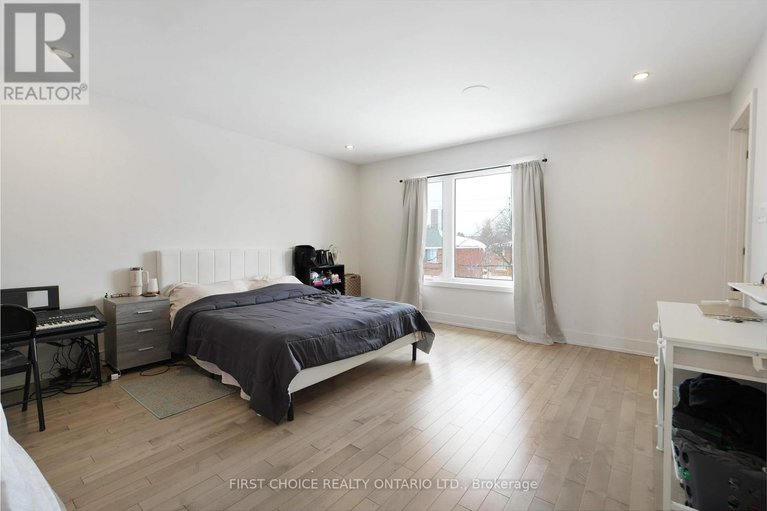 29428404/269-queen-mary-street/overbrookcastle-heights/ottawa/ontario/K1K1X1_23