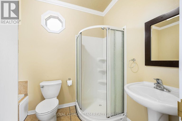 28382837/2911-ahearn-avenue/britannia/ottawa/ontario/K2B7A1_17