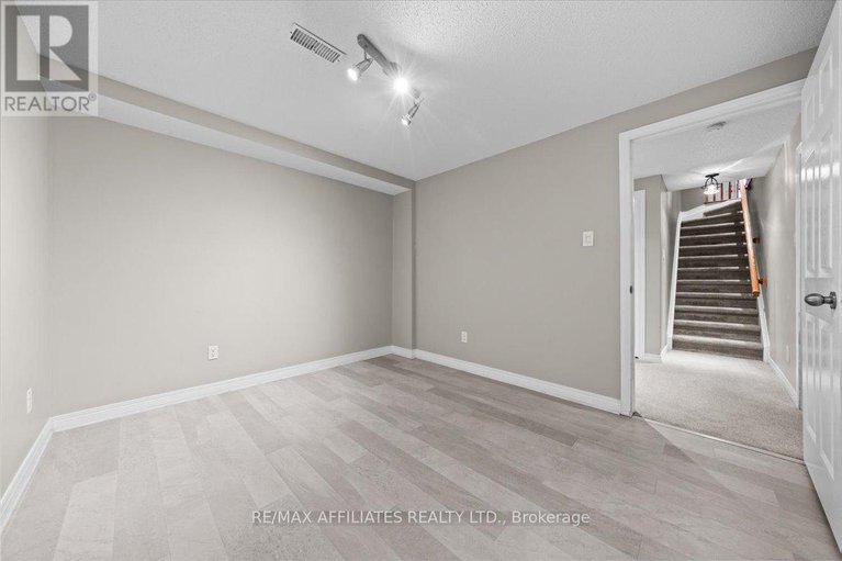 28798162/1147-mulder-avenue/fallingbrookgardenway-south/ottawa/ontario/K4A4G8_34