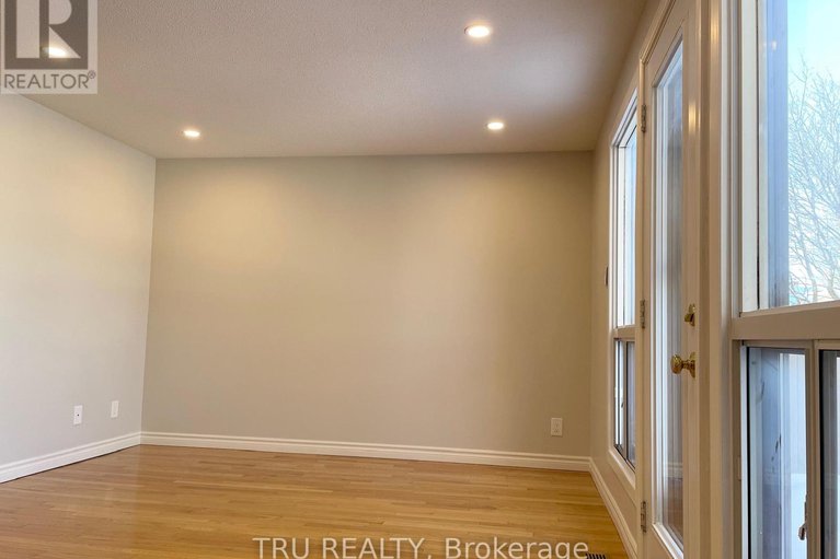 29093090/2285-stonehenge-crescent/pineview/ottawa/ontario/K1B4N7_7