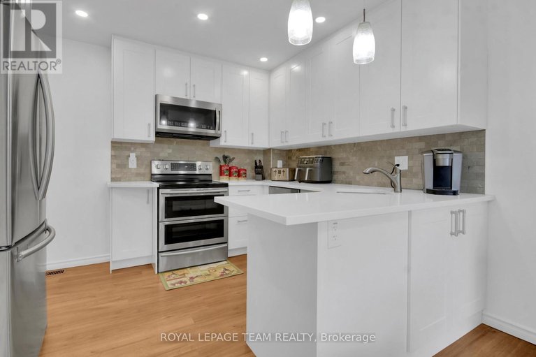 29645242/d-30-black-forest-lane/arbeatha-park/ottawa/ontario/K2H5C8_18