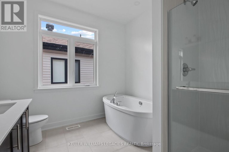 28608442/11-mendoza-way/emerald-meadowstrailwest/ottawa/ontario/K2S1B6_16