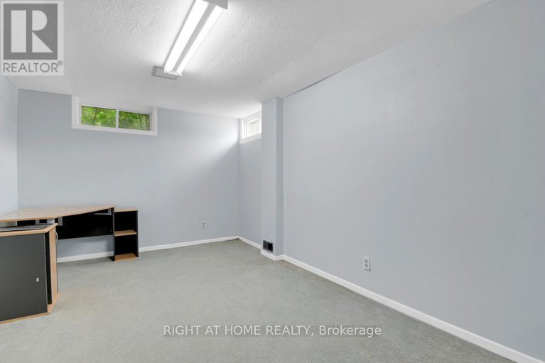 28616090/92-1913-stonehenge-crescent-s/pineview/ottawa/ontario/K1B4N7_28