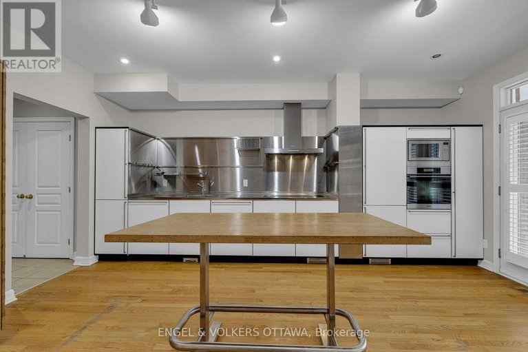 29476157/145-manorhill-private/urbandale-acres/ottawa/ontario/K1H2J3_9