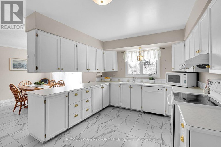 29487498/15-woodfern-court/sheahan-estatestrend-village/ottawa/ontario/K2H8Y9_10