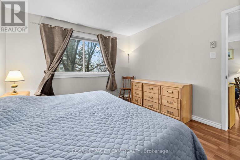 29603328/214-270-brittany-drive/viscount-alexander-park/ottawa/ontario/K1K4M3_16