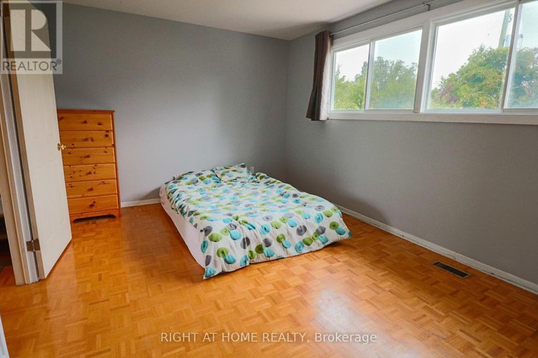 28688243/841-thorndale-drive/riverside-park-south/ottawa/ontario/K1V6Y1_15