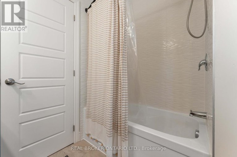28692907/373-river-landing-avenue/half-moon-bay/ottawa/ontario/K2J6K6_30
