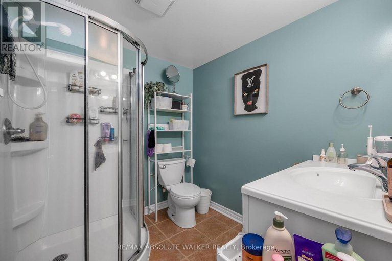 28742533/428-hatfield-crescent/bilberry-creekqueenswood-heights/ottawa/ontario/K1E1M8_17