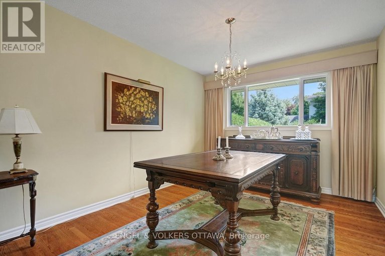 28812016/15-dickson-street/bruce-farmgraham-parkqualicumbellands/ottawa/ontario/K2H7H6_12