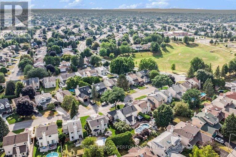 29629038/653-thicket-way/fallingbrookgardenway-south/ottawa/ontario/K4A3A7_42