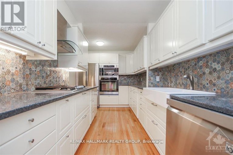 29297521/2088-orient-park-drive/blackburn-hamlet-south/ottawa/ontario/K1B4V9_11