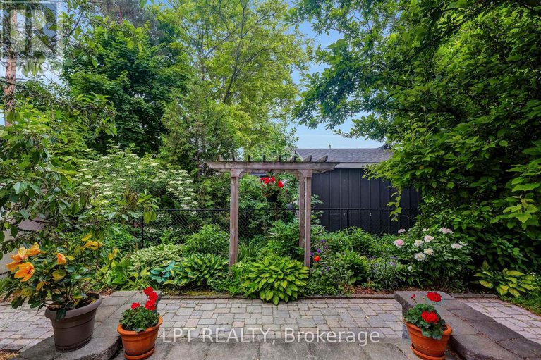 28499905/10a-ashburn-drive/borden-farmstewart-farmcarleton-heightsparkwood-hills/ottawa/ontario/K2E6N3_48