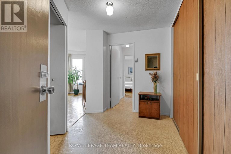 28457035/708-20-chesterton-drive/borden-farmstewart-farmcarleton-heightsparkwood-hills/ottawa/ontario/K2E6Z7_11