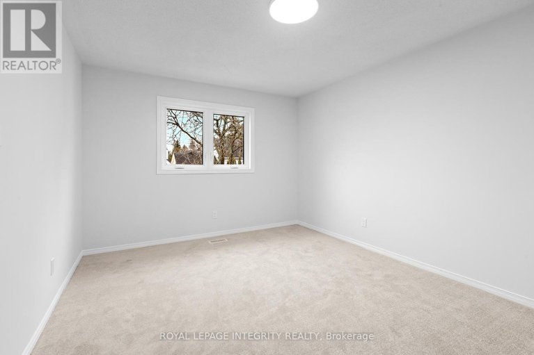 29622536/18-shipley-crescent/stittsville-central/ottawa/ontario/K2S1R2_30