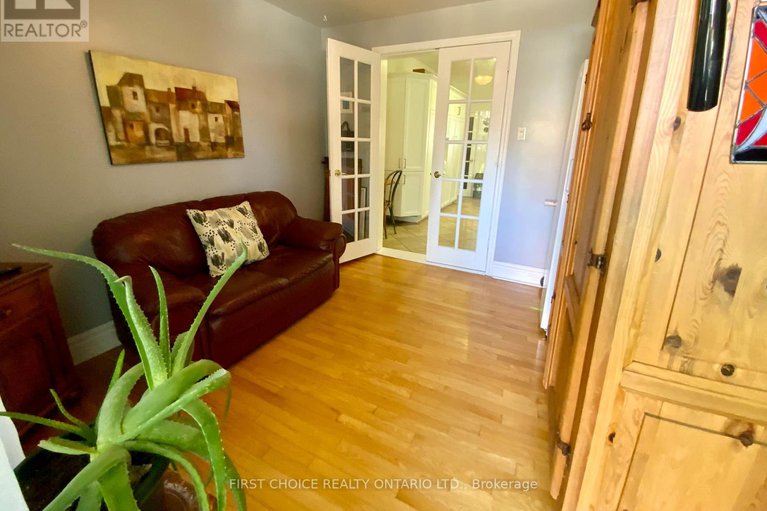 27992529/245-york-street/lower-town/ottawa/ontario/K1N5T9_16