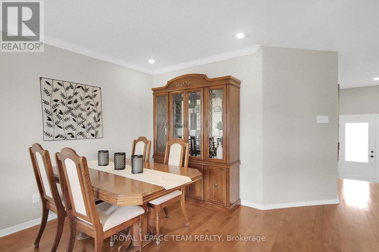 28277167/484-meadowbreeze-drive/emerald-meadowstrailwest/ottawa/ontario/K2M2T6_8
