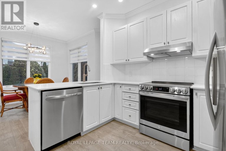 29471661/3113-apple-hill-drive-s/upper-hunt-club/ottawa/ontario/K1T3Z2_17