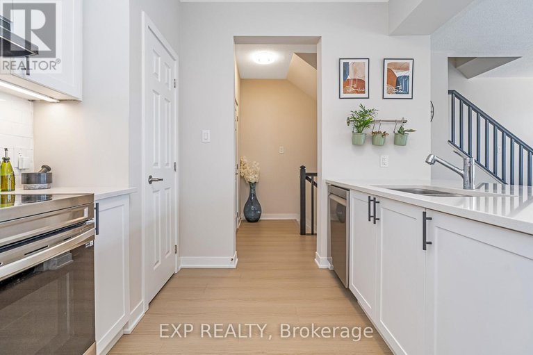 28608550/689-quilter-row/goulbourn-twp-from-franktown-rdsouth-to-rideau/ottawa/ontario/K0A2Z0_12