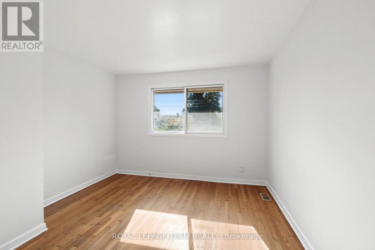 29068448/1308-summerville-avenue/carlington/ottawa/ontario/K1Z8G8_27