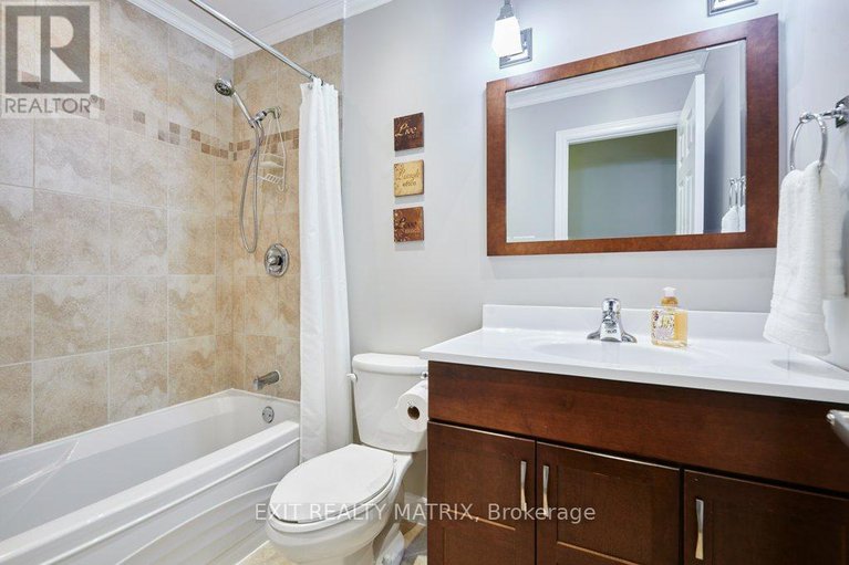 28473522/842-apple-lane/cumberland-ridge/ottawa/ontario/K4C1C1_20