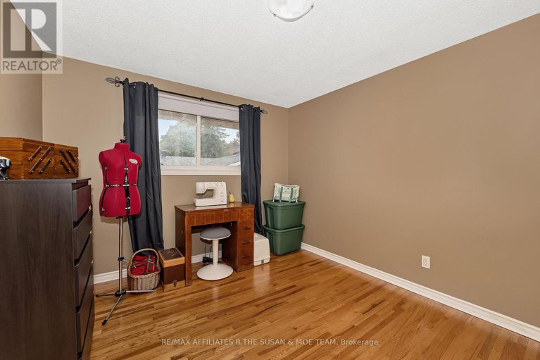 28906635/596-dickinson-avenue/riverside-park-south/ottawa/ontario/K1V7J4_27