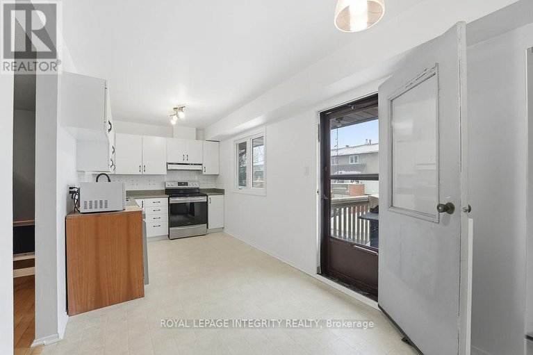 29352872/8-3205-uplands-drive/hunt-club-woods/ottawa/ontario/K1V9T3_13