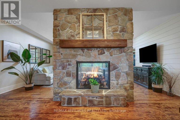 28778055/111-ironstone-court/remainder-of-stittsville-area/ottawa/ontario/K2S0L4_14