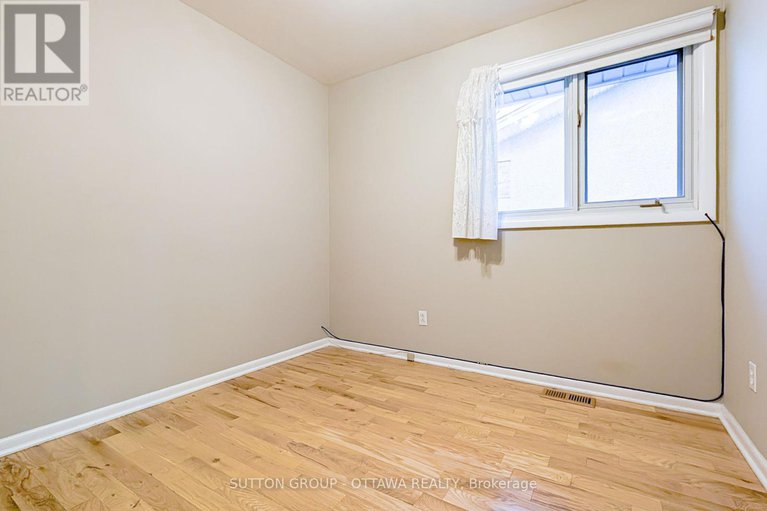 28861066/866-claude-street/castle-heightsrideau-high/ottawa/ontario/K1K2S6_16