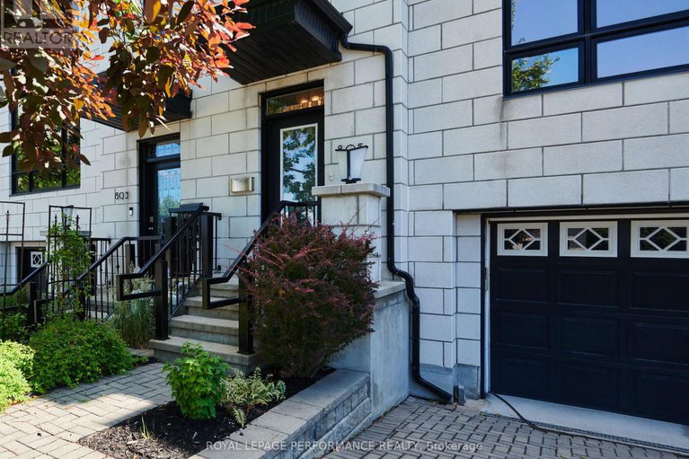 28723309/805-kingsmere-avenue/mckellar-heightsglabar-park/ottawa/ontario/K2A3J8_1