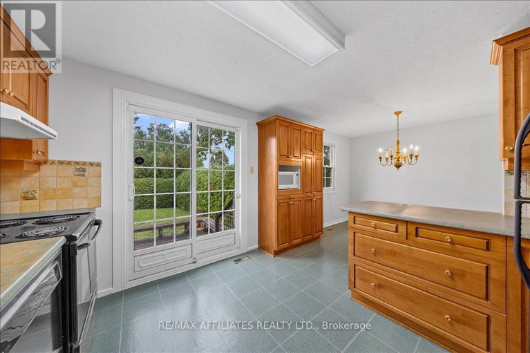 28917185/1610-schouten-drive/bilberry-creekqueenswood-heights/ottawa/ontario/K1E2J4_15