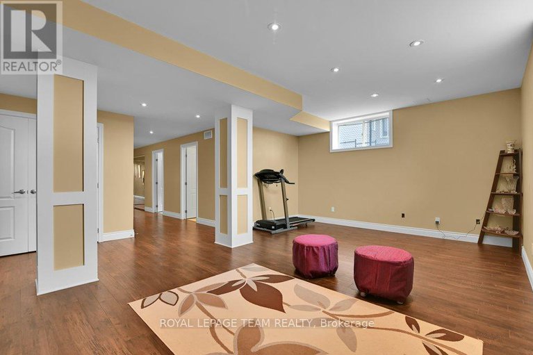 28330795/130-winterhaven-drive/mer-bleuebradley-estatesanderson-park/ottawa/ontario/K1W0H4_29
