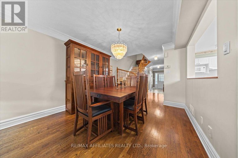 28777669/1639-trenholm-lane/fallingbrookpineridge/ottawa/ontario/K4A4B4_5