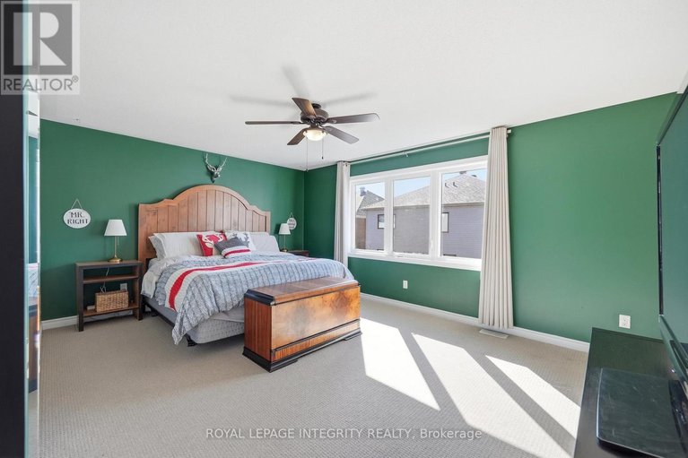 29628292/525-yellow-birch-street/mer-bleuebradley-estatesanderson-park/ottawa/ontario/K1W0J3_22