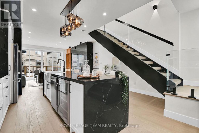 29076233/826-alpine-avenue/queensway-terrace-north/ottawa/ontario/K2B5R6_10