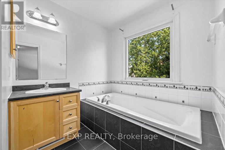 28513335/264-bradwell-way/blossom-parkkemp-parkfindlay-creek/ottawa/ontario/K1T4J2_26