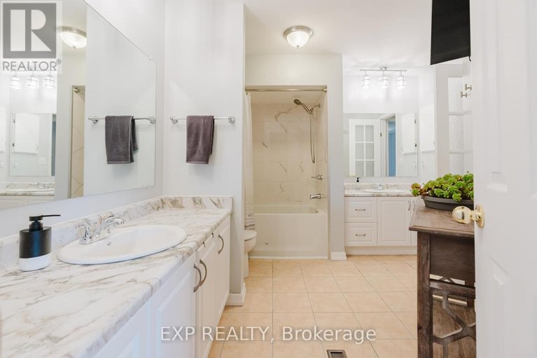 29647556/378-valade-crescent/fallingbrookpineridge/ottawa/ontario/K4A2V8_24