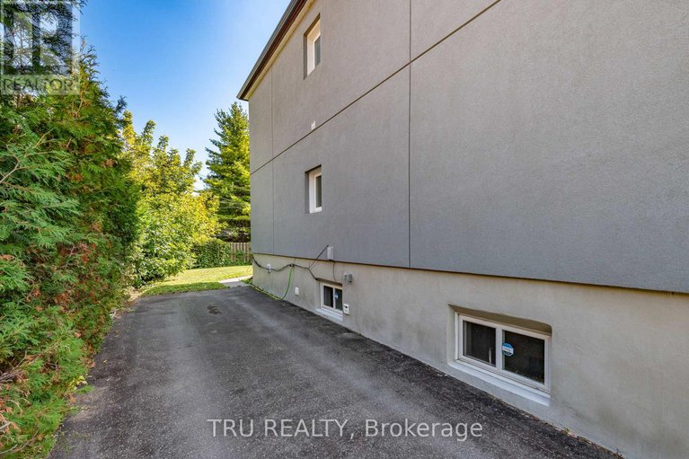 28892803/381-north-river-road/vanier/ottawa/ontario/K1L8C3_36