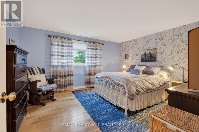29607397/7925-jeanne-darc-boulevard-n/orleans-wood/ottawa/ontario/K1C2C7_18