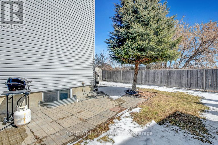 28116304/554-barrick-hill-road/emerald-meadowstrailwest/ottawa/ontario/K2M0B4_32